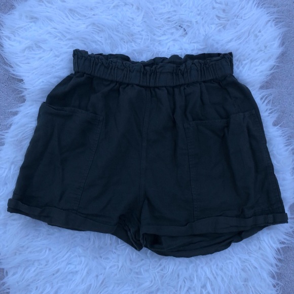 Aritzia (Community) green shorts - Picture 1 of 3